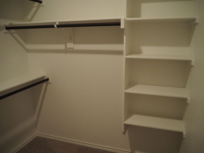 Building Photo - 812 Dove Cv