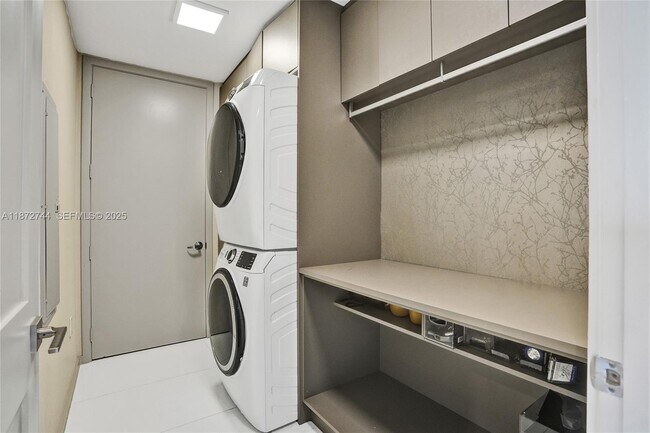 Building Photo - 1100 Biscayne Blvd