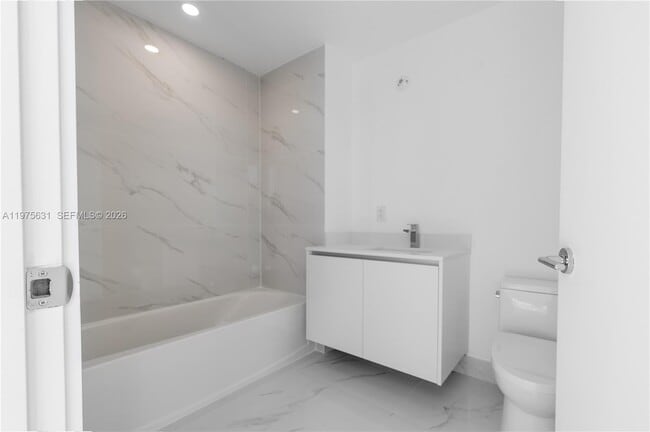 Building Photo - 700 NE 24th St