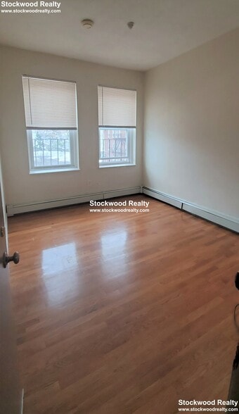 Primary Photo - 23 S Huntington Ave