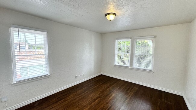 Building Photo - West Redwood