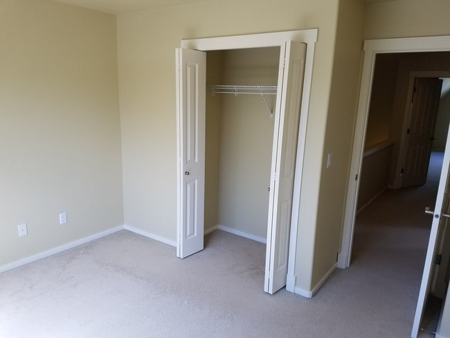 Bedroom 4 - 17204 Woodside Dr SE