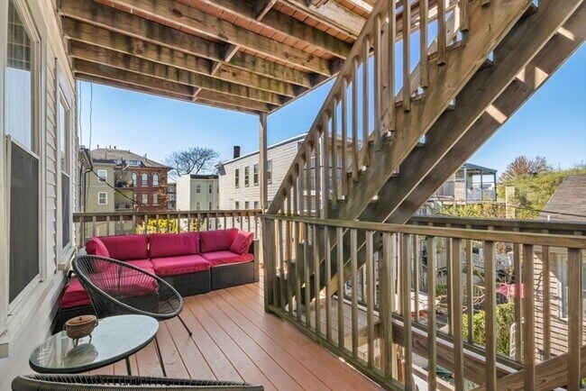 Building Photo - 508 E 3rd St