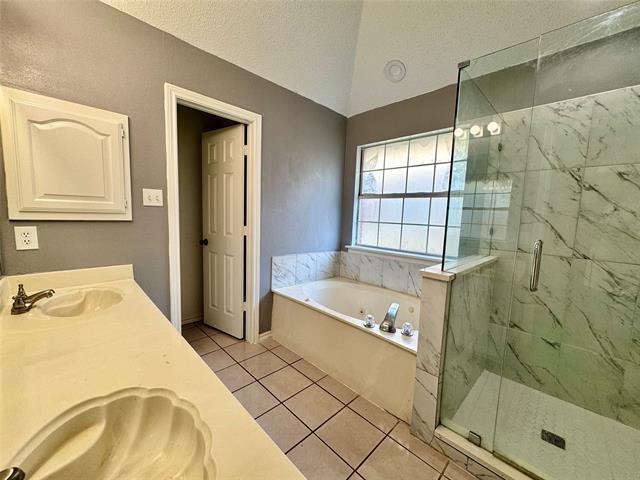 Building Photo - 3614 Parkmead Dr