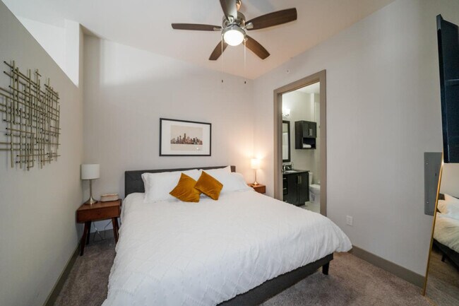 Building Photo - 1251 State St