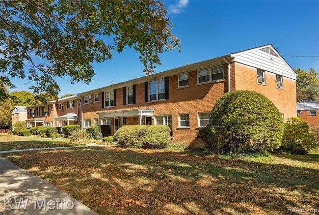 Building Photo - 3220 Shenandoah Dr