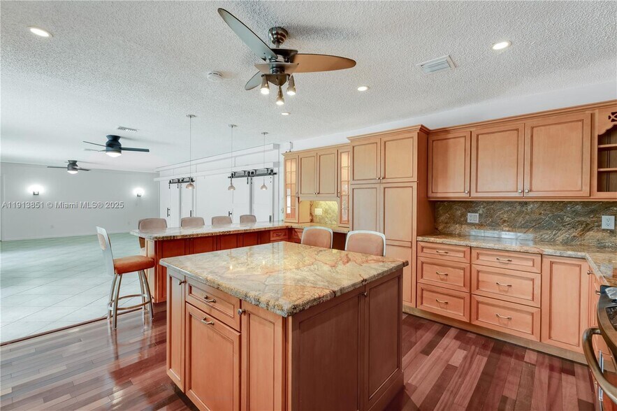 Building Photo - 7601 NE 9th Ave