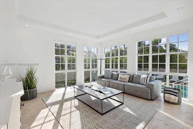 Building Photo - 350 Woodcrest Rd