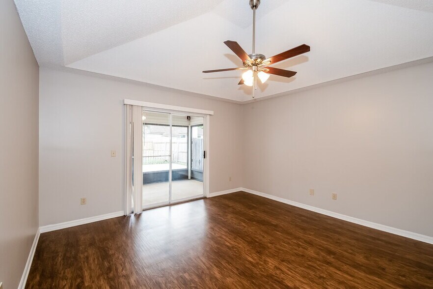 Building Photo - 8244 International Village Dr