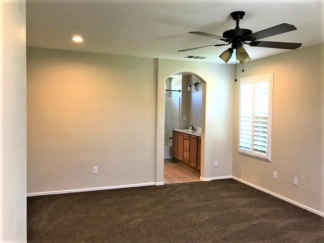 Building Photo - UPDATED 3 BED, 2.5 BATH, 1127 SQ FT