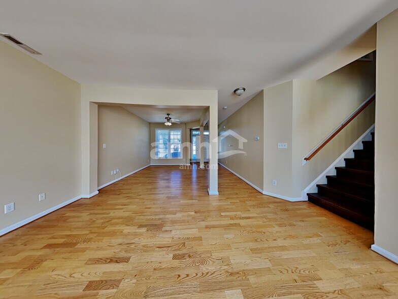 Building Photo - 129 Longbay St