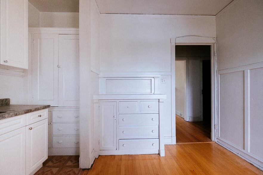 Building Photo - 1917 W Winnemac Ave