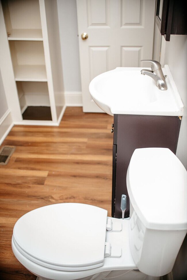 Building Photo - 331 N 3rd St