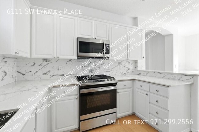 Building Photo - 6111 SW Lynmar Pl