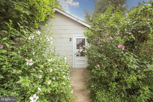 Building Photo - 119 Linden Ln