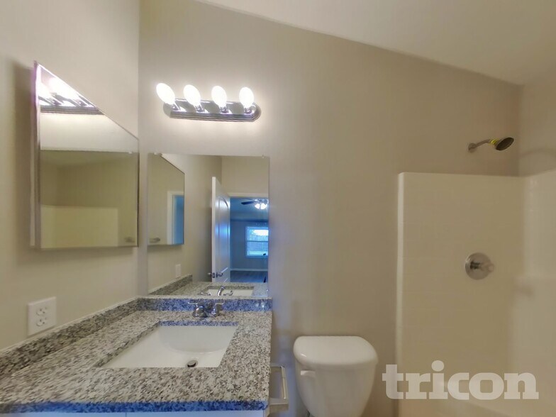 Building Photo - 10435 Blackmore Dr