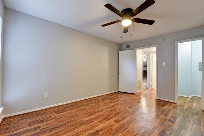 Building Photo - 9350 Country Creek St