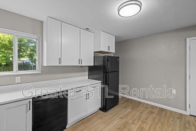 Building Photo - 1412 E Pitman Ave
