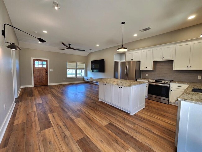 Building Photo - 137 Way Station Trail