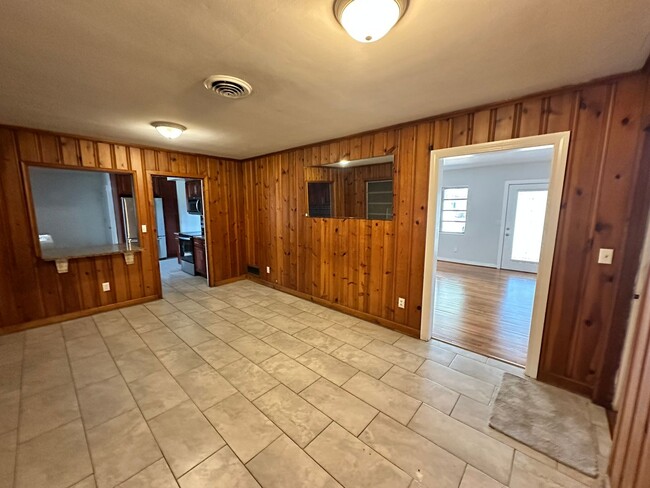 Building Photo - Home for Rent in Arlington 4-Bedroom, 2.5 ...