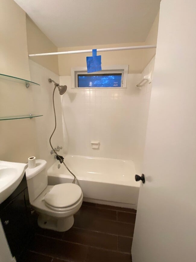 Building Photo - Cottage home, 5 minutes to Wrightsville Be...