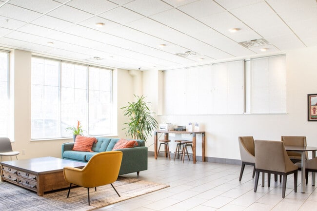 Building Photo - 1031 S 1st St