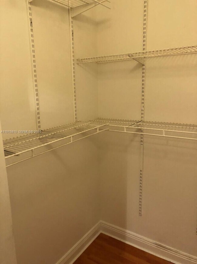 Building Photo - 6141 NW 115th Pl