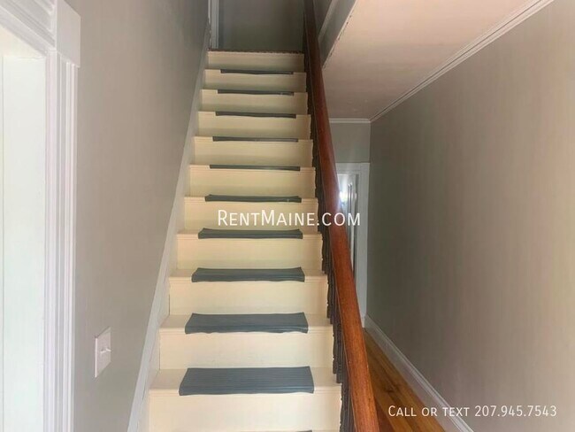 Building Photo - 13 Hudson St