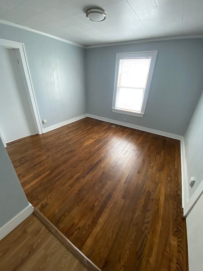 Building Photo - 1627 S Indianapolis Ave