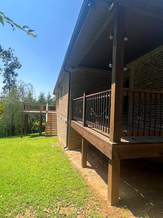 Building Photo - Single Family Home