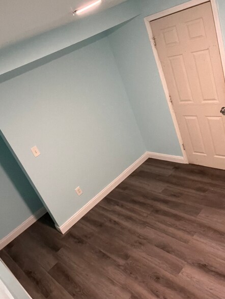 Building Photo - 1639 W 38th Pl