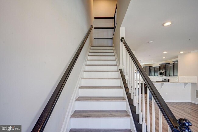 Building Photo - 1317 Hawthorn Dr