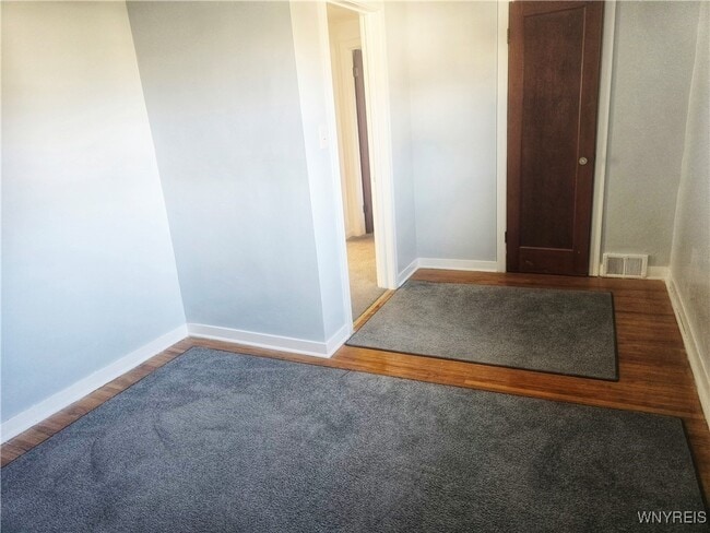 Building Photo - 190 Clover Pl