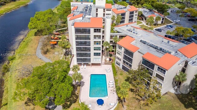 Building Photo - 2322 S Cypress Bend Dr