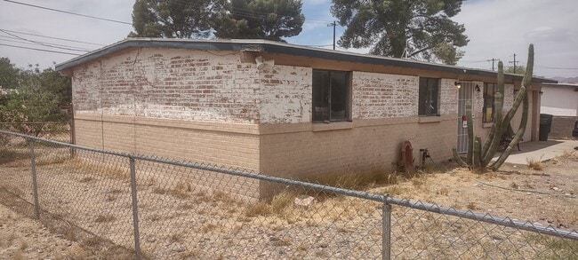 Building Photo - 1334 S Rosemont Ave
