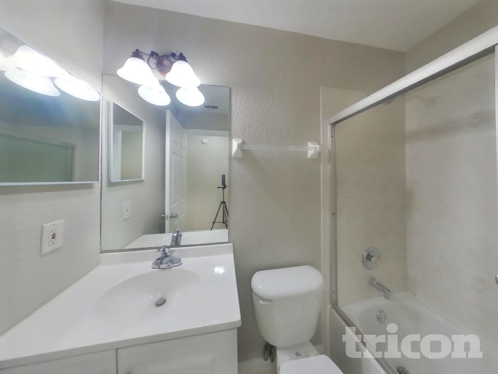 Building Photo - 4369 Montano Ave