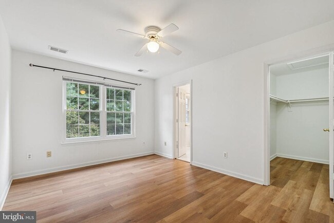 Building Photo - 46858 Lawnes Creek Terrace
