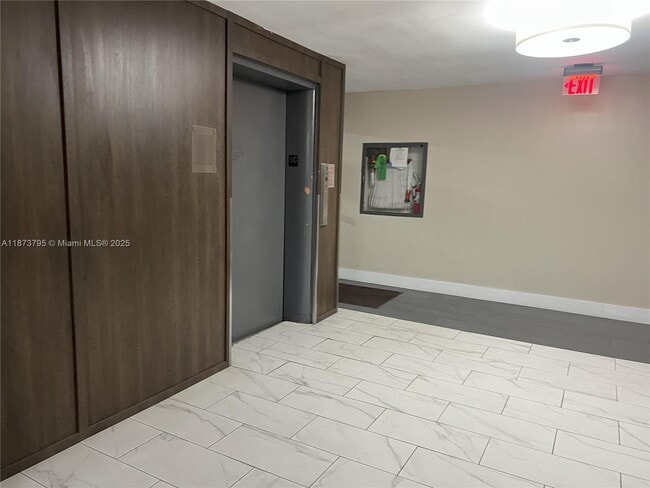 Building Photo - 18051 Biscayne Blvd