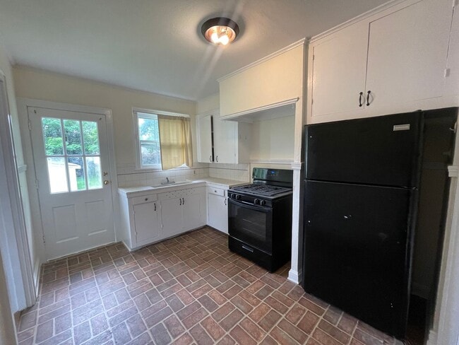 Building Photo - Cozy Home Located In Broadmoor