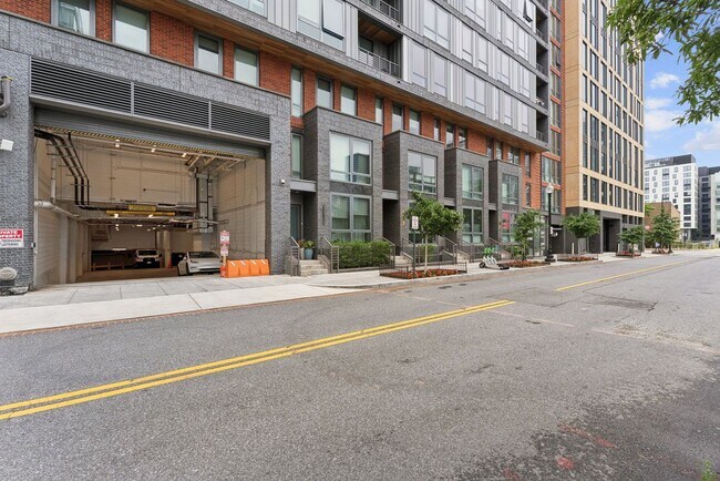 Building Photo - 1211 Van St SE