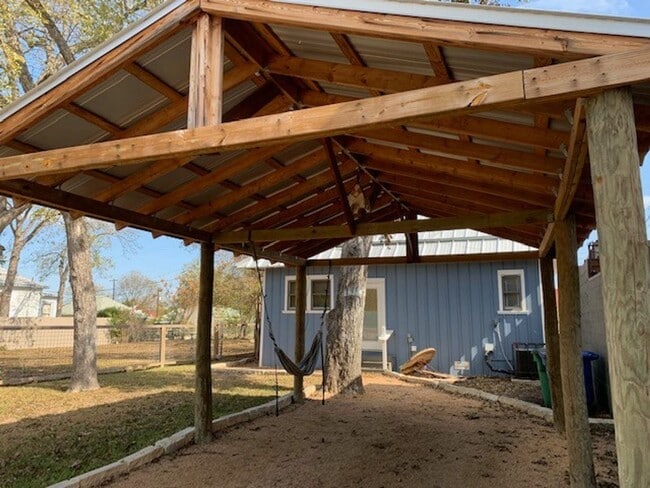 Building Photo - Fully Restored 2BR Classic Near Downtown Dignowity Hill