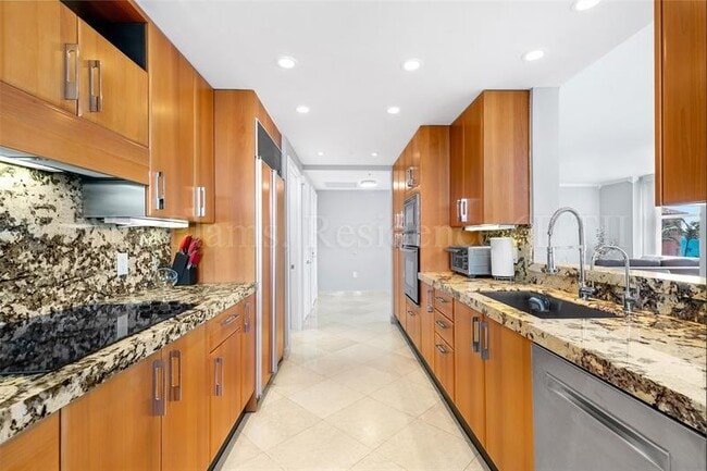 Building Photo - 2110 N Ocean Blvd