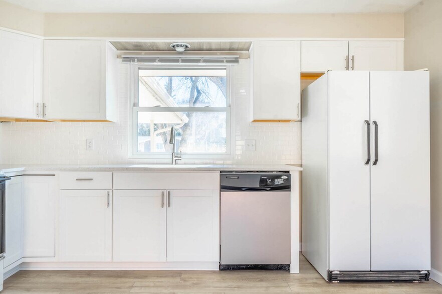 Kitchen - 8512 Templeton Dr