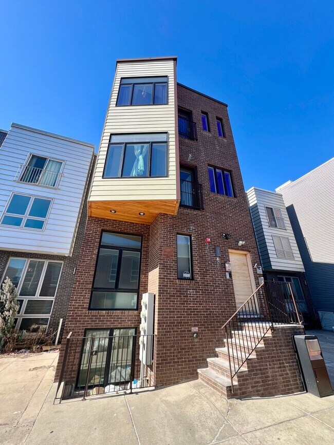 Building Photo - 932 N Marshall St