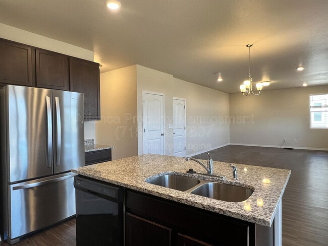 Building Photo - 10051 Ledgestone Terrace