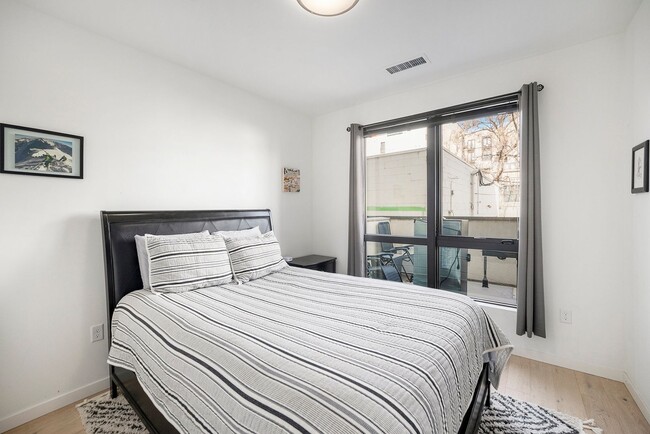 Building Photo - Beautiful Modern 1BR in Prime LoHi Locatio...