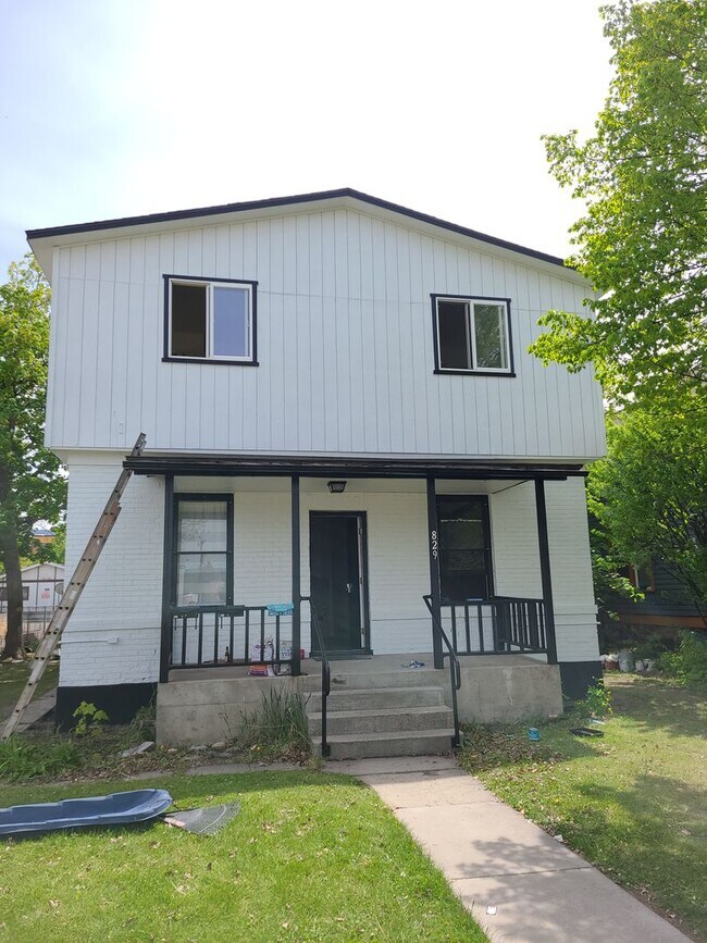 Primary Photo - Sherwood Duplex and House