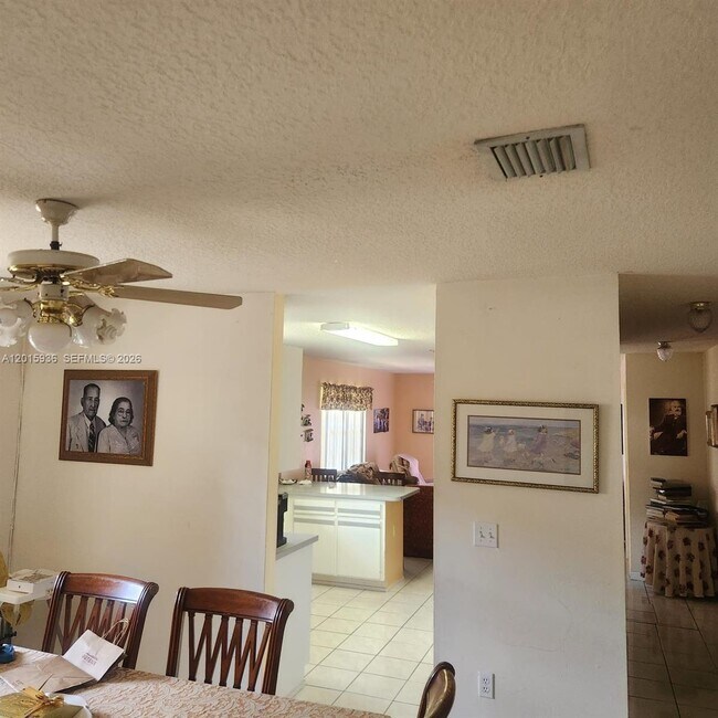 Building Photo - 2018 SW 58th Ct