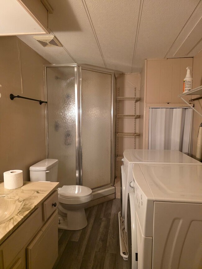 Building Photo - 3 Bedroom 1.5 Bath Mobile Home. Please read Description!