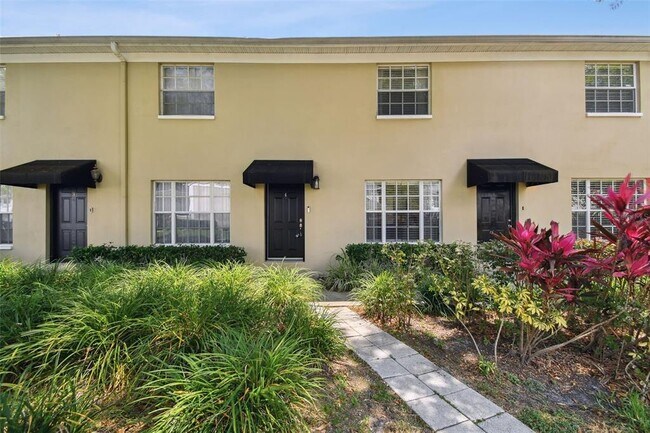 Building Photo - 408 S Arrawana Ave